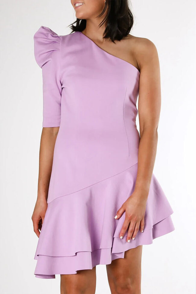 Simple and versatile one-shoulder puff sleeve dress